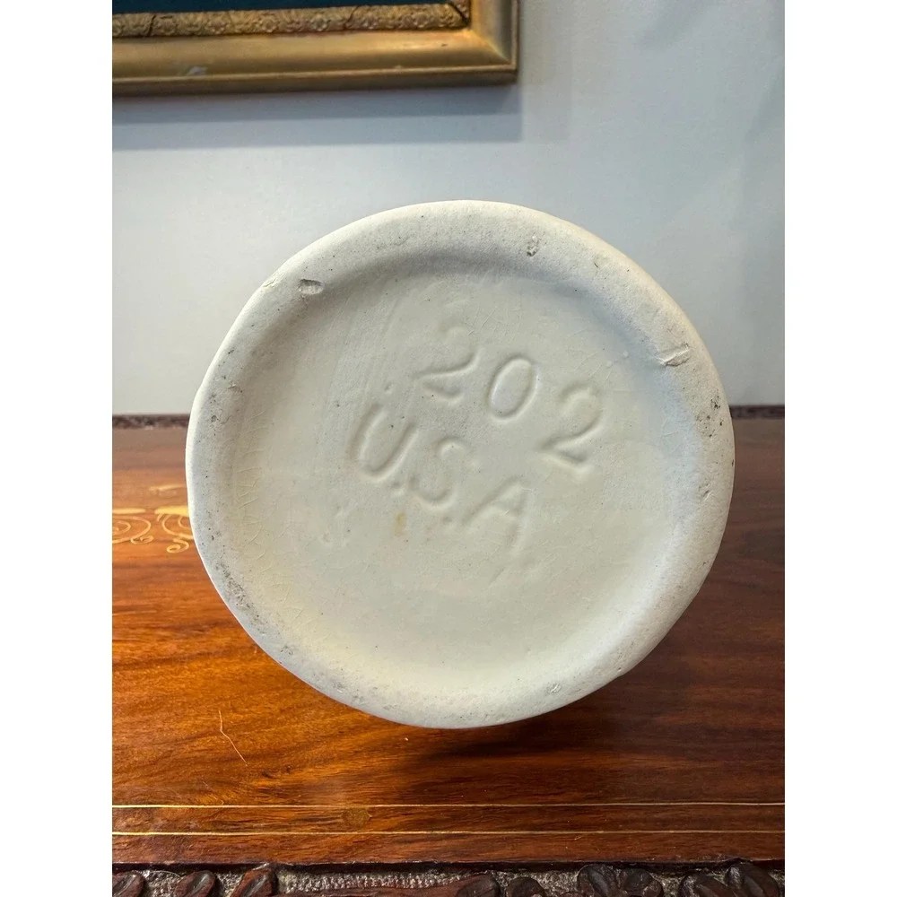 The Unbranded Brand vintage cream